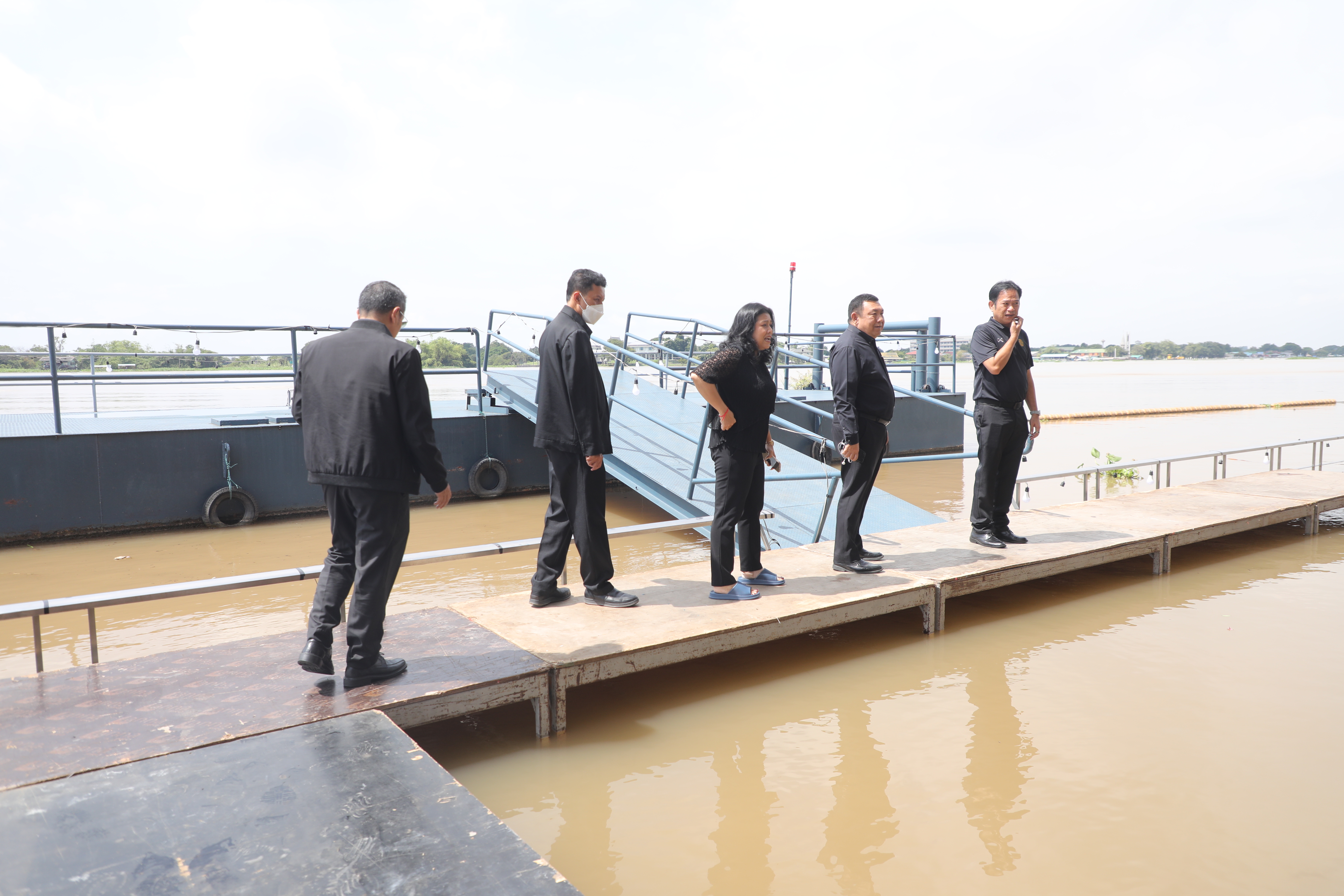 title - เลขาธิการ ส.ป.ก. นายเศรษฐเกียรติ กระจ่างวงษ์ ลงตรวจความเรียบร้อยของงาน 